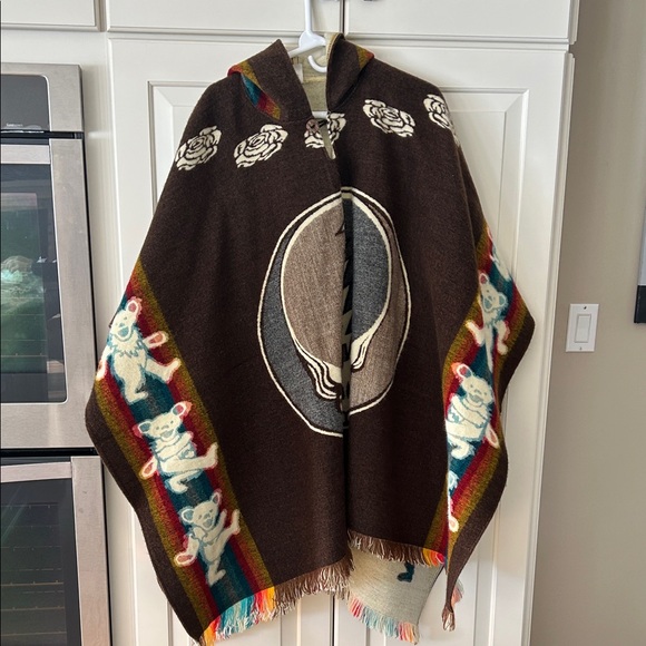 Grateful Dead Skull and Bears Hooded Poncho - Picture 5 of 5